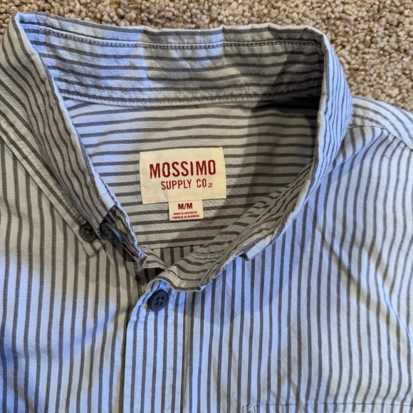 ❤️❤️3/$25 Men's Mossimo bottom up from casual striped shirt size medium - Picture 2 of 3